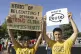 People gather in response to Greenpeace's call to support the plastics treaty on Place des Nations in front of the European headquarters of the United Nations in Geneva, Switzerland, August 4, 2025. Photo: Salvatore Di Nolfi/Keystone via AP